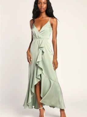 Lulu’s enchanted moments Sage Green Ruffled her high low dress